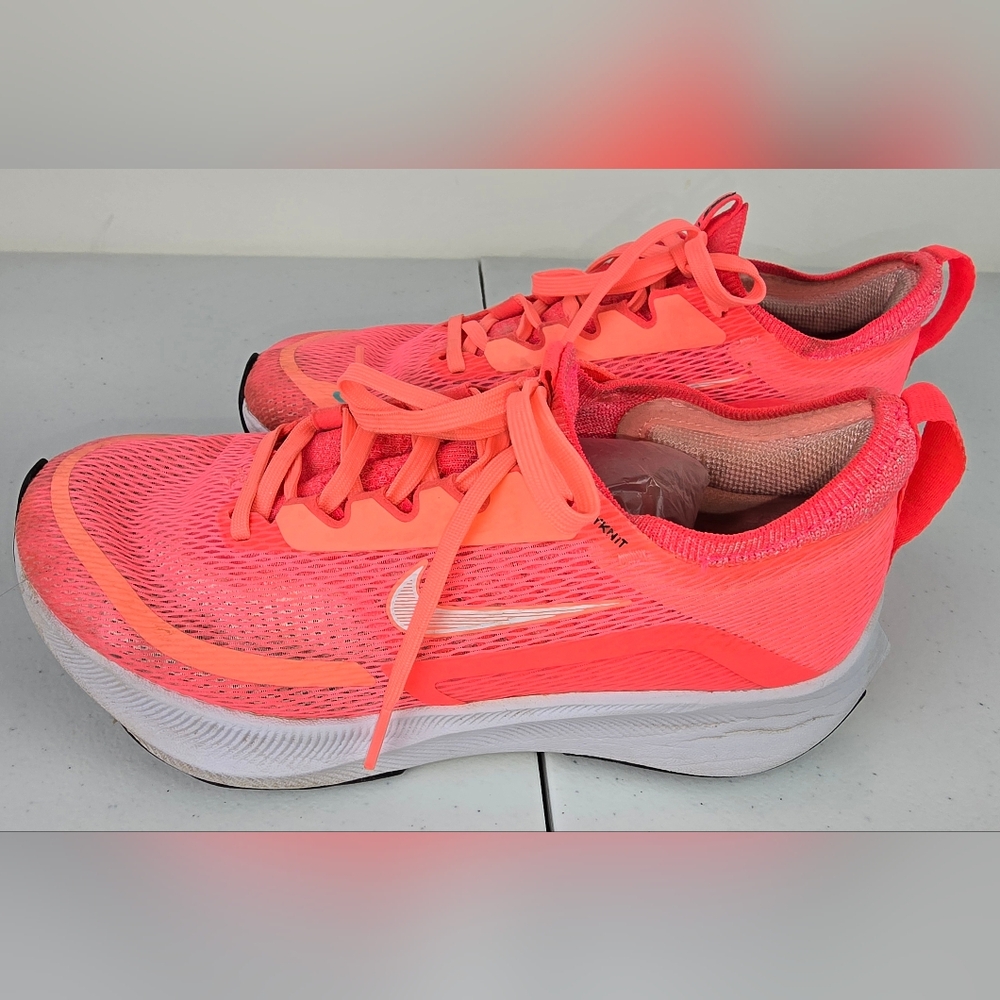 Nike Women's 8 Sneakers Shoes Coral Pink